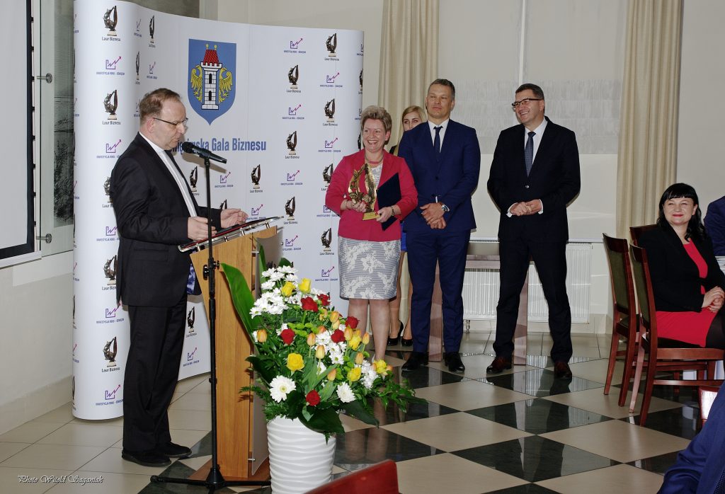 Ks. Jan Nowak dziękuje za wyróżnienie Centrum Dialogi i Modlitwy Laurem Biznesu