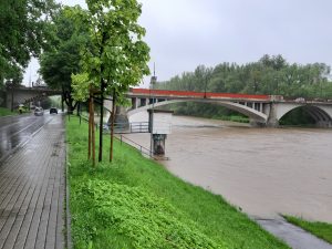 Wysoki stan wody na Sole w pobliżu mostu Piastowskiego