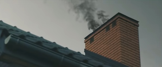 Na zdjęciu widać dymiący komin