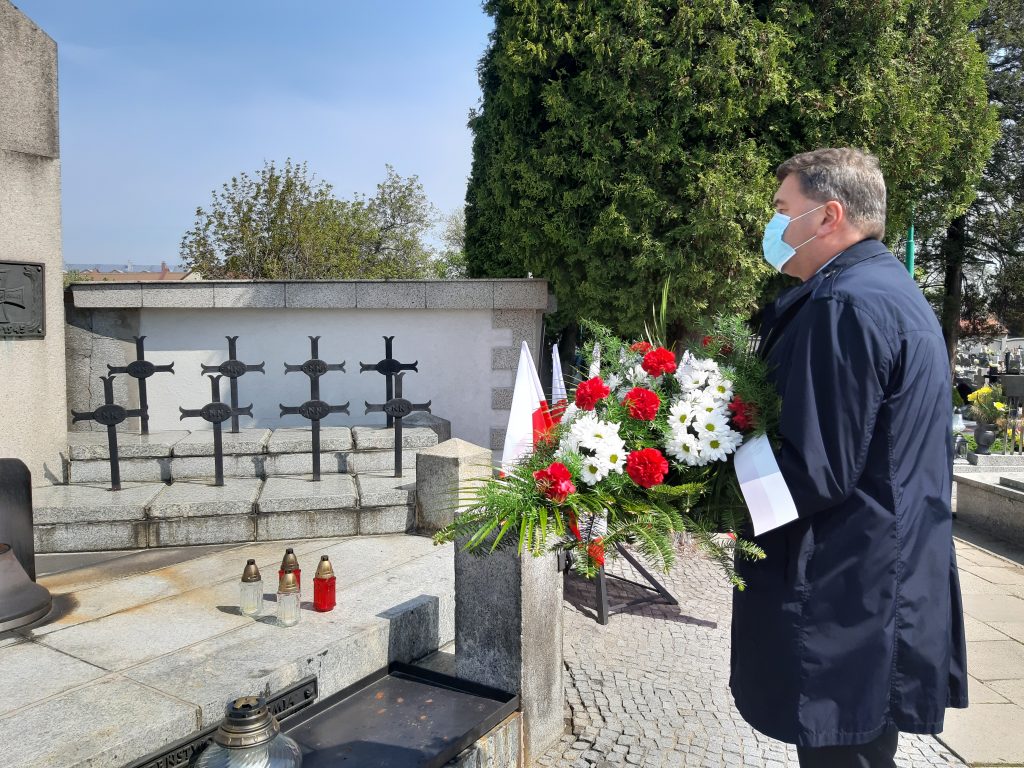 Prezydent Janusz Chwierut składa kwiaty w 75. rocznicę zakończenia II wojny światowej