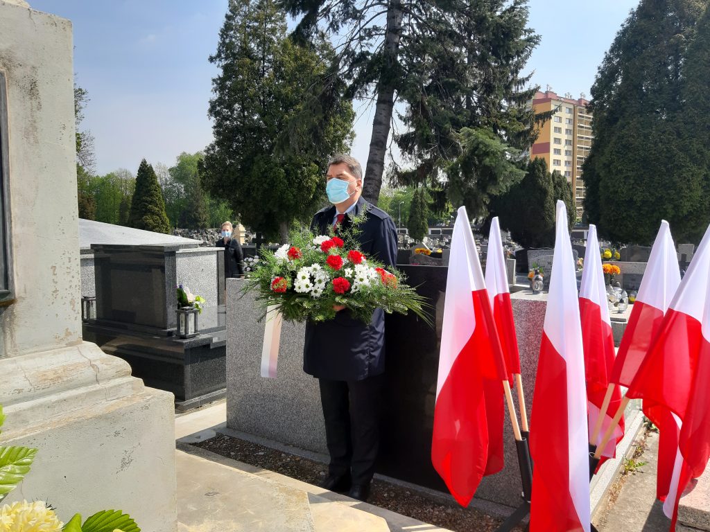Prezydent Janusz Chwierut składa kwiatyw 75. rocznicę zakończenia II wojny światowej