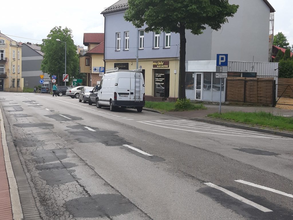 Dziury w ulicy Zaborskiej, której przebudowa ruszy 1 czerwca