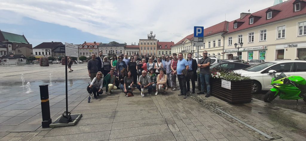 Grupa pracowników małopolskich biur podróży na rynku