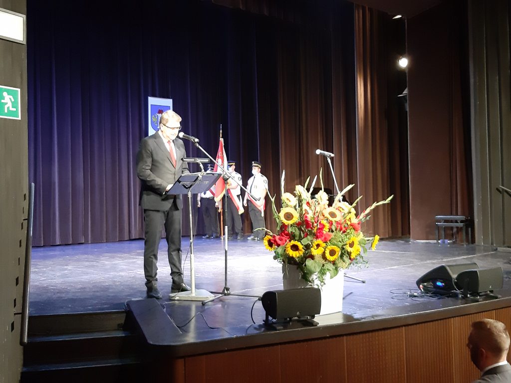 Na scenie przemawia prezydent Janusz Chwierut