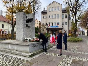 Oświęcim. Skromne uroczystości 102. rocznicy odzyskania przez Polskę niepodległości