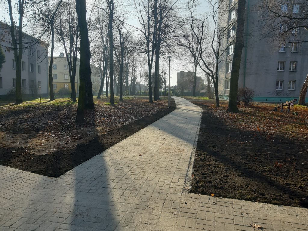Chodniki przy ul. Kopernika po przebudowie 