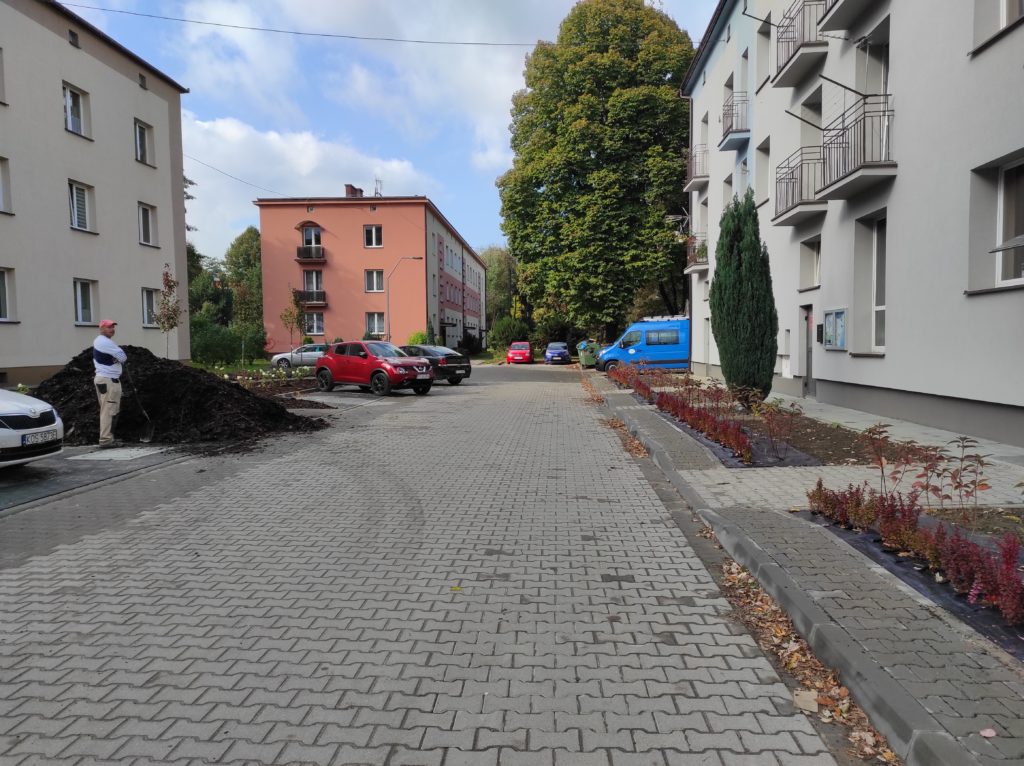 Chodnik i nowe miejsca postojowe przy ul. Westerplatte