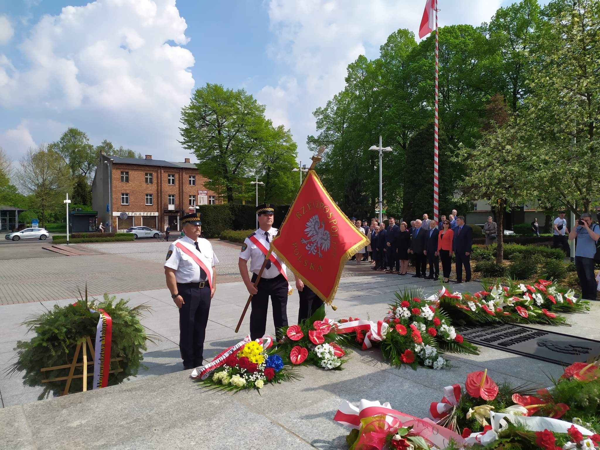 Delegacja ze sztandarem miasta przed Grobem Nieznanego Żołnierza