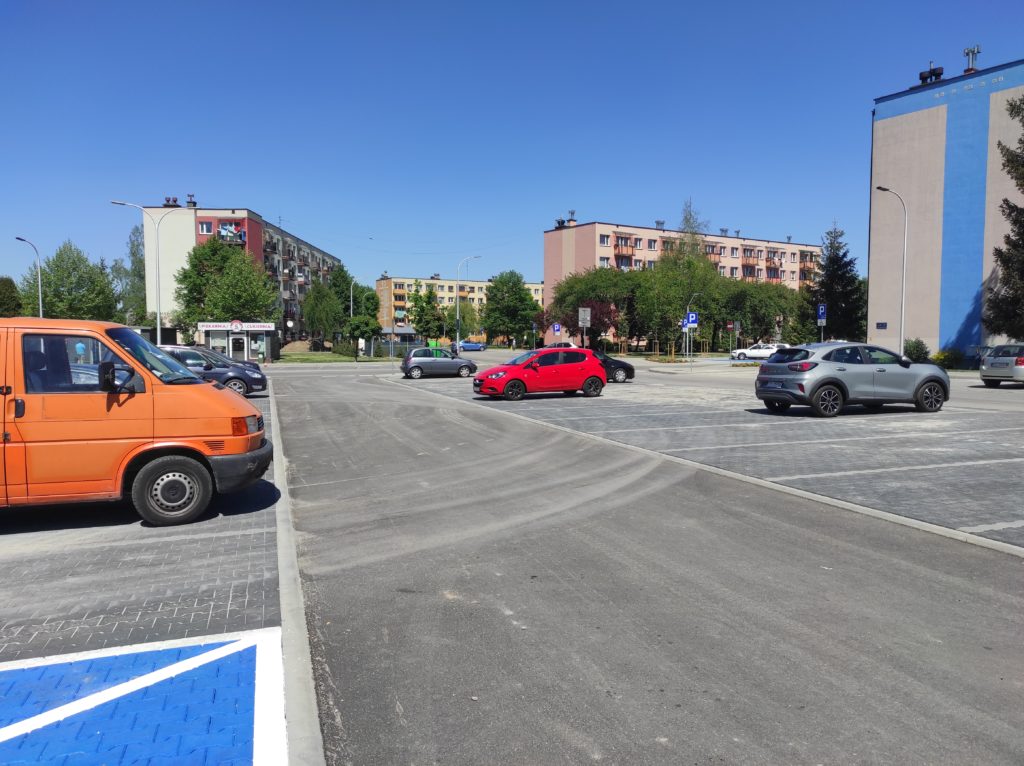 Przebudowany parking samochodowy