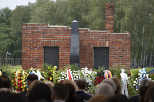 Oświęcim. Dzień Pamięci o Zagładzie Sinti i Romów. 80. rocznica likwidacji obozu dla Romów w Auschwitz