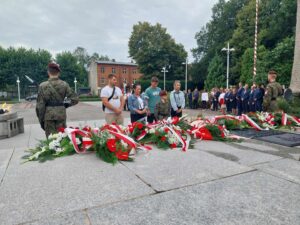 Oświęcim. 80. rocznica wybuchu Powstania Warszawskiego. Hołd dla powstańców i ludności cywilnej Warszawy