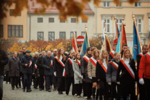 Oświęcim. Biało-czerwona parada przeszła ulicami miasta w 106. rocznicę odzyskania przez Polskę niepodległości