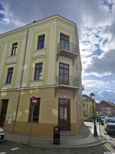 Oświęcim. Prawdziwa ozdoba oświęcimskiej starówki. Po rewitalizacji kamienice przy ul. Mickiewicza 2 do 4 prezentują się bardzo okazale