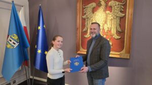 Młoda cheerleaderka nagrodzona