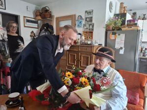 Oświęcim.  Piękny jubileusz pana Bazylego. 100 lat pełnych siły, pracy i pogody ducha