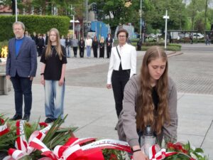 Oświęcim. Kwiaty i hołd w 81. rocznicę zakończenia II wojny światowej