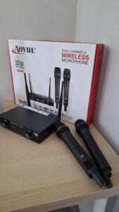 Element zestawu do nauczania zdalnego: dwukanałowy system bezprzewodowy obejmujący dwa mikrofony i jedną stację odbiorczą